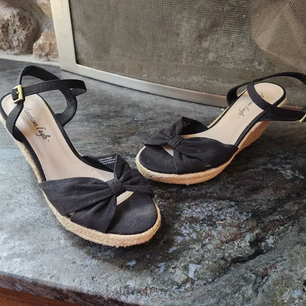 American Eagle Outfitters Black/Tan Platform Wedge Sandals Size 9.5